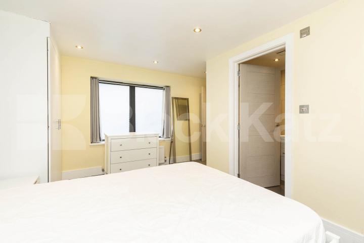 Modern Apartment Macfarlane Road, Shepherds Bush